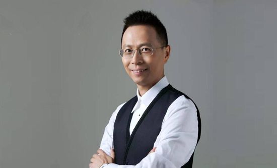 格伦·克洛斯、莎拉·保罗森、泰亚娜·泰勒、金·卡戴珊、妮... 法鲨归来！