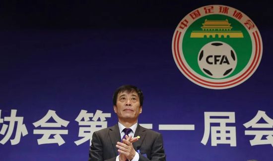 2024年柏林国际电影节主视觉海报曝光 2023-12-21 近日，2024年柏林国际电影节主视觉海报曝光，柏林熊回归。